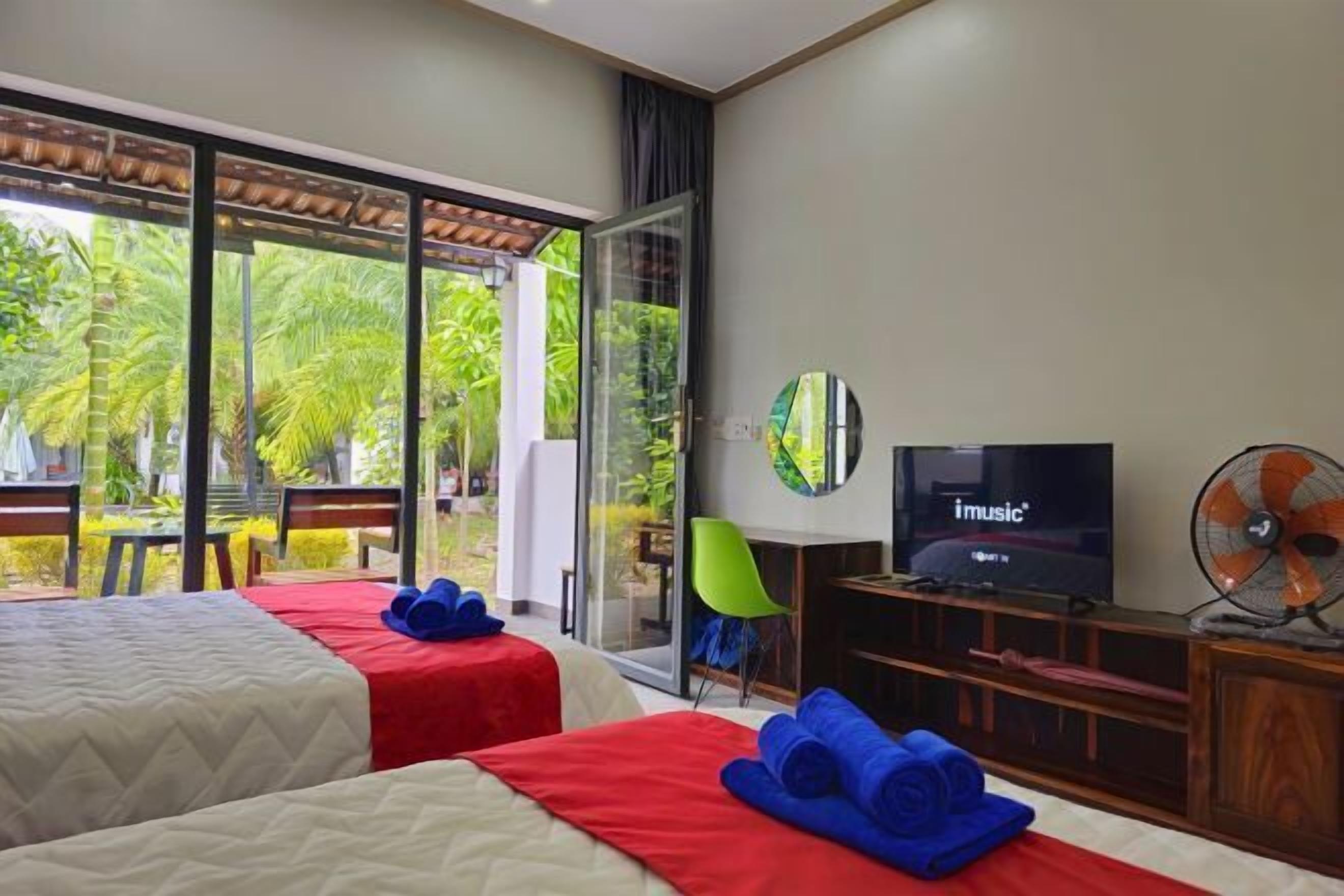 Escrivaninha, espaço de trabalho para notebook, quartos à prova de som