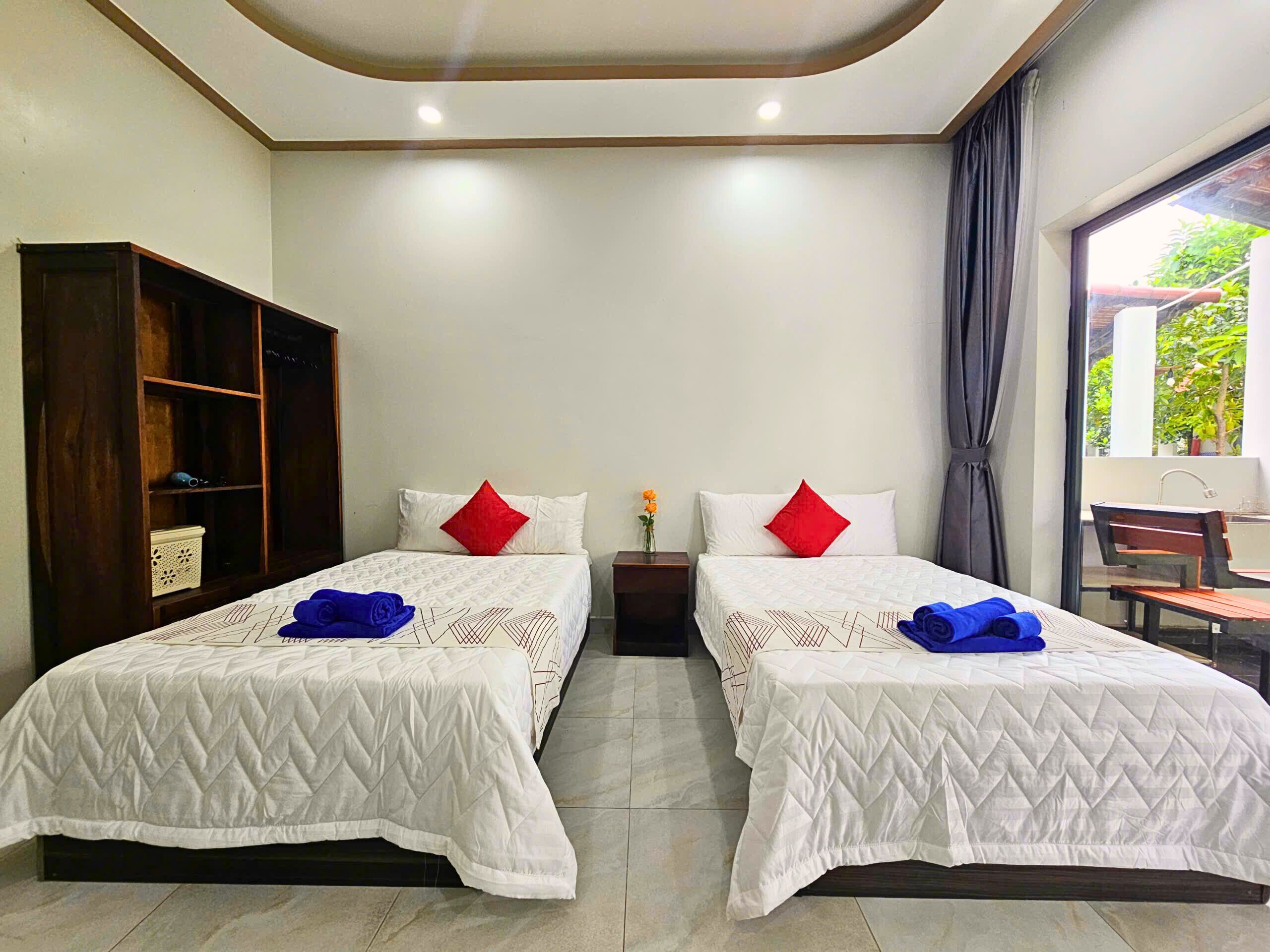 Quarto casal luxo, 2 camas de casal | Escrivaninha, espaço de trabalho para notebook, quartos à prova de som