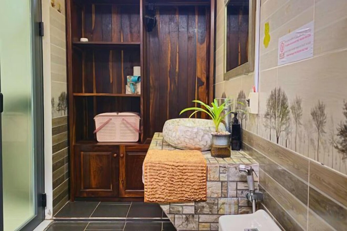 Bathroom | Shower, free toiletries, hair dryer, slippers
