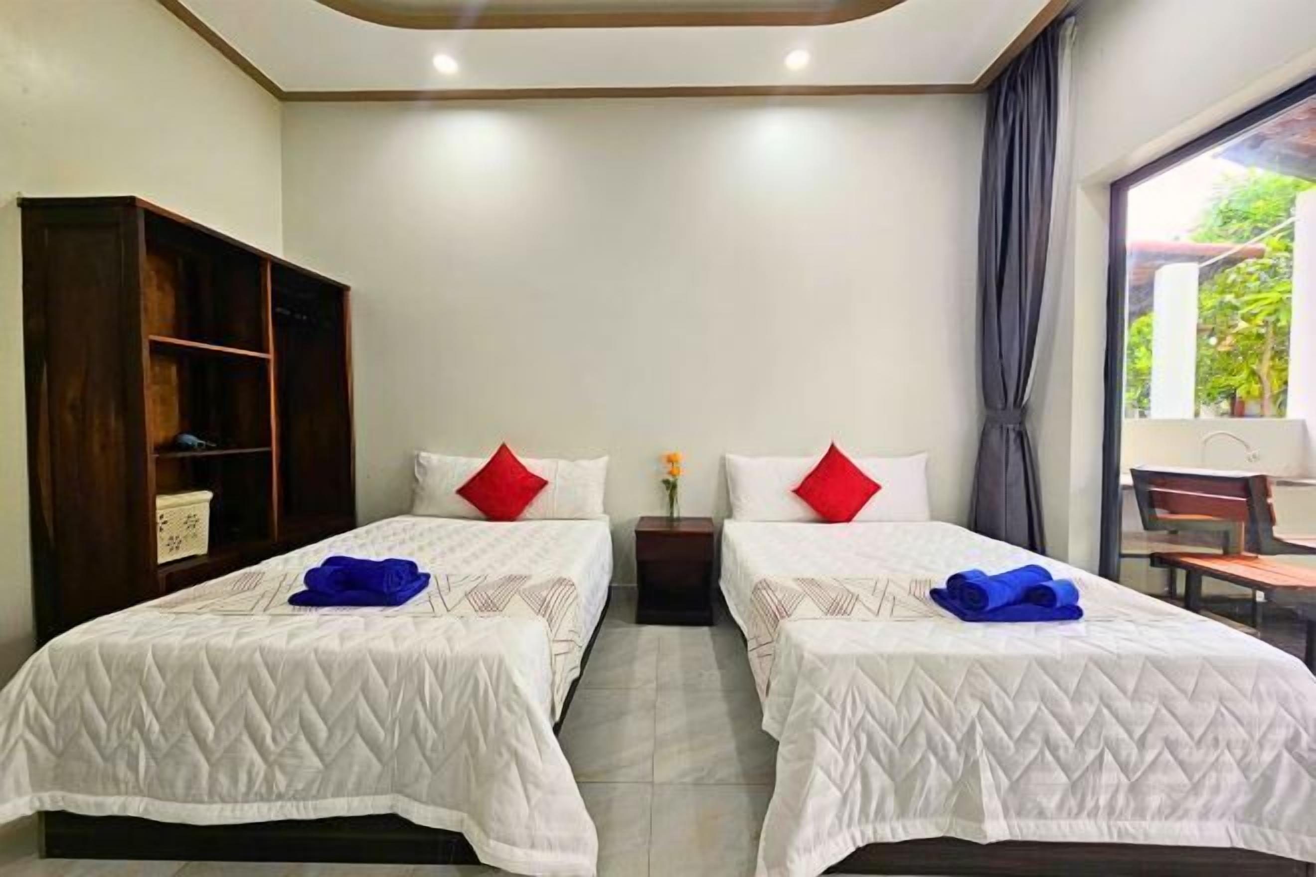 Escrivaninha, espaço de trabalho para notebook, quartos à prova de som