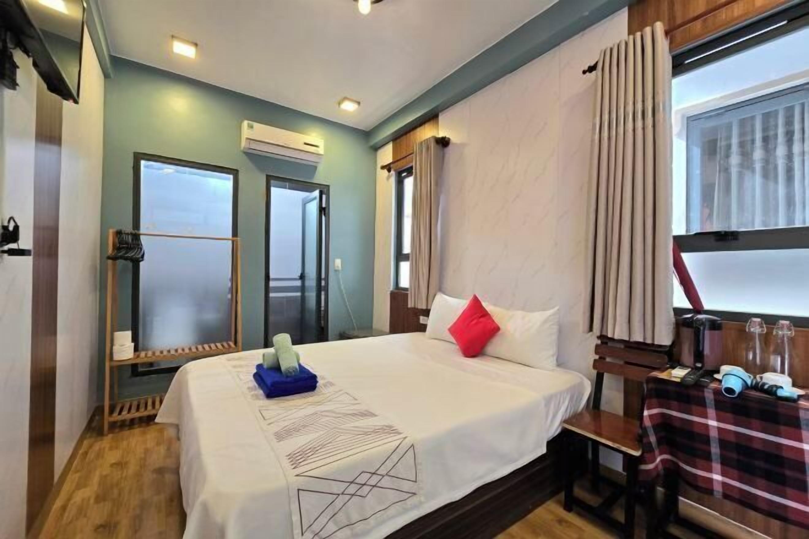 Escrivaninha, espaço de trabalho para notebook, quartos à prova de som