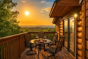 Outdoor dining - Christmas Specials!-Smoky Mtns, Dollywood!Pigeon Forge, Goat Coaster (Sevierville)