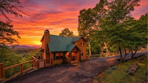 Exterior - Sevierville Cabin, Hot Tub & Mountain Views (Sevierville)