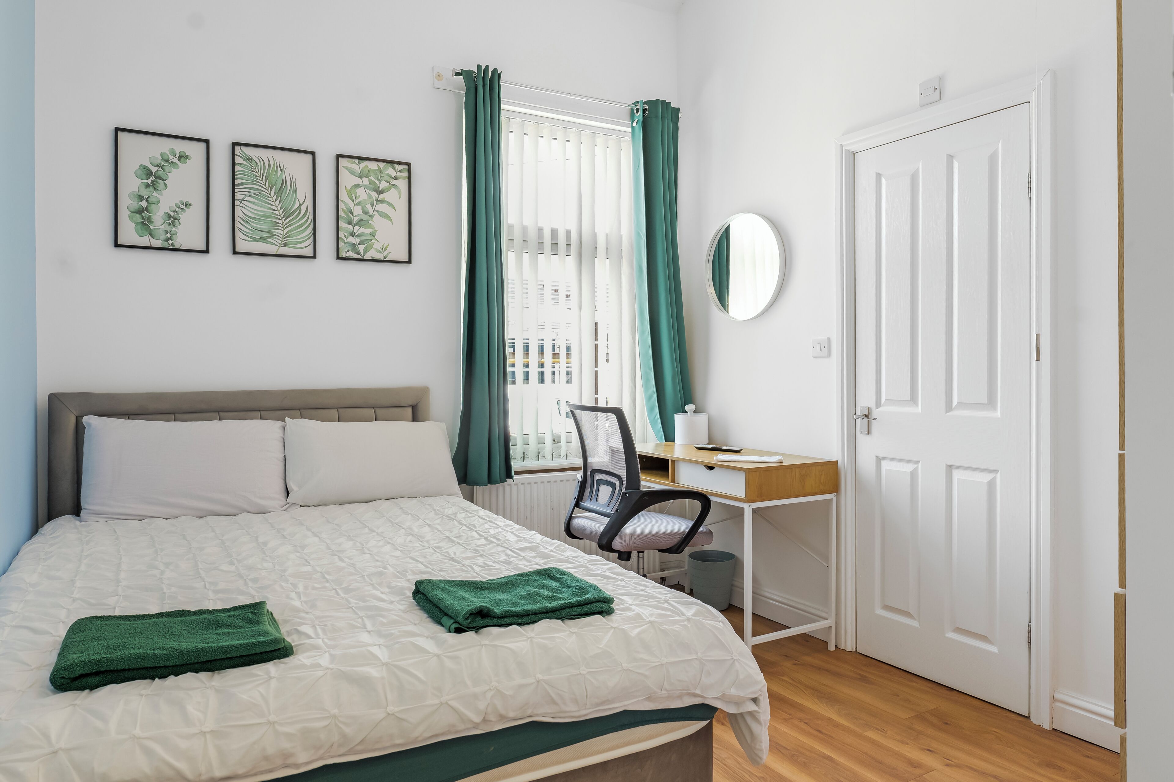 3 Schlafzimmer, Schreibtisch, Bügeleisen/Bügelbrett, kostenloses WLAN