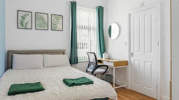 3 Schlafzimmer, Schreibtisch, Bügeleisen/Bügelbrett, kostenloses WLAN