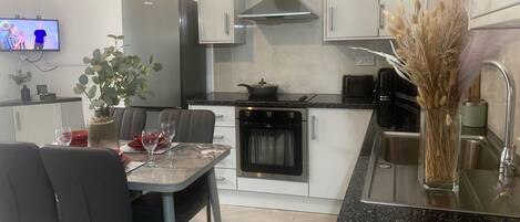 Fridge, microwave, oven, stovetop