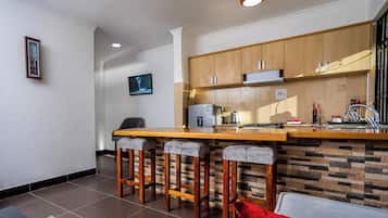 Family Cottage | 1 bedroom, desk, laptop workspace