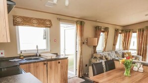 Dining - Caravansleeps6-freeparking-quietretreat-nature (Paignton)