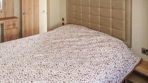 2 bedrooms, WiFi (free), bed sheets - Caravansleeps6-freeparking-quietretreat-nature (Paignton)