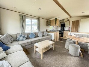 Cabin | Living area | TV - Caravansleeps6-hottub-garden-waterwonderland (Lincoln)
