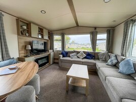 小屋 | 起居区 | 电视