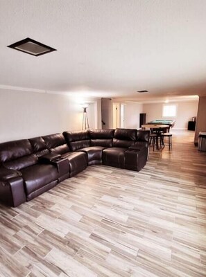 Smart TV, fireplace - Our Home Away From Home! (Lansing)