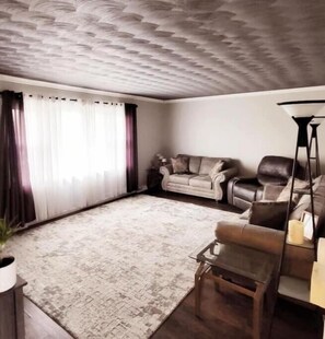 Smart TV, fireplace - Our Home Away From Home! (Lansing)