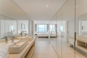 Hair dryer, towels, soap, shampoo - Maravilloso Triplex con Pisicna Privada, Jacuzzi y Sauna en los Gigantes (Santiago del Teide)
