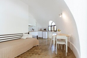 Standard Bungalow | Private kitchen | Full-size fridge, oven, stovetop, espresso maker - Residence Guidaloca (Castellammare del Golfo)