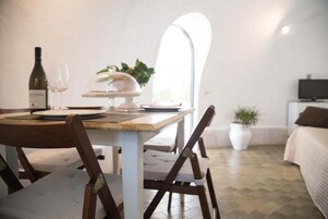 Bungalow Standard | Area soggiorno | TV a schermo piatto