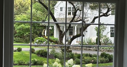 Escape to 'River Cottage. Ready for hiking, fishing, or a peaceful break?