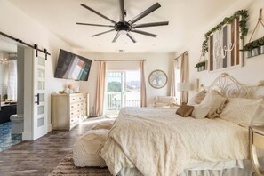 4 bedrooms, in-room safe, desk, iron/ironing board