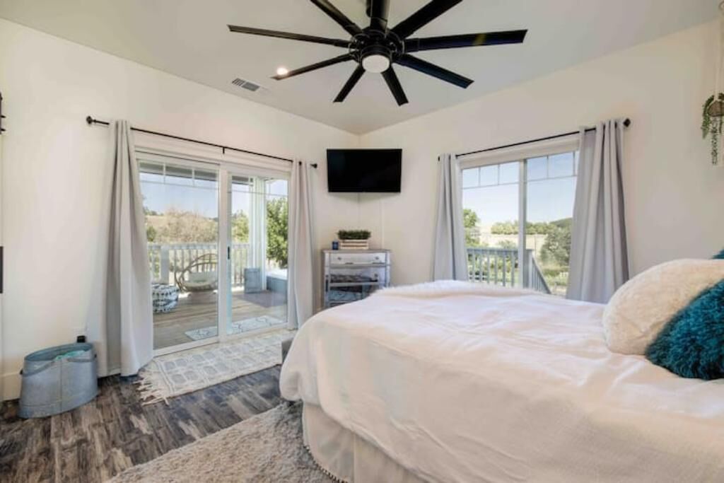 4 bedrooms, in-room safe, desk, iron/ironing board