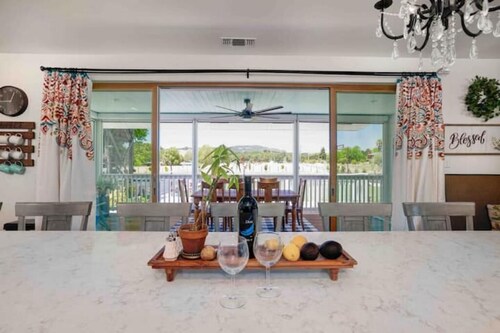 The Roblar Inn ~Wine Country~Hot Tub~Accessible