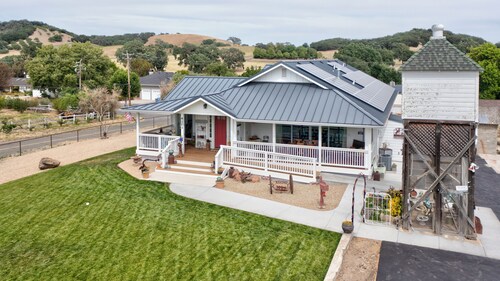 The Roblar Inn ~Wine Country~Hot Tub~Accessible