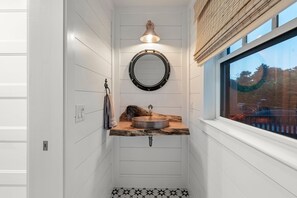 Interior - Escape to your Nantucket dream home with Pool, hot tub and gym (Nantucket)