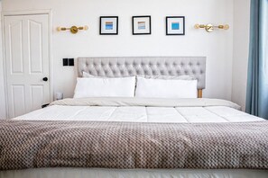 Desk, iron/ironing board, WiFi, bed sheets