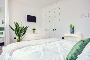 1 slaapkamer, een strijkplank/strijkijzer, wifi, beddengoed