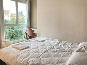 4 dormitorios, escritorio, wifi y ropa de cama