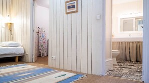 2 bedrooms, desk, iron/ironing board, Internet