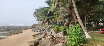 A Peaceful Home Near The Beach