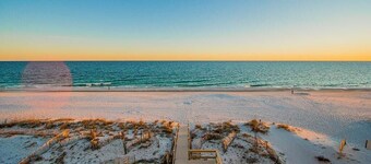 Shoreline Towers Luxury By The Gulf 