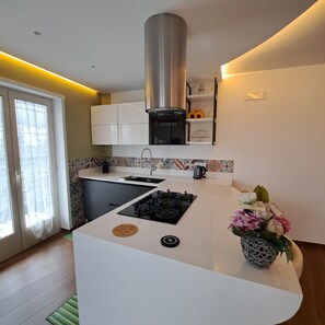 Fridge, microwave, oven, stovetop - Super comfortable house perfect location for visiting the Amalfi coast   (Pianillo)