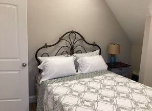 2 soverom, strykejern/-brett, wi-fi og sengetøy