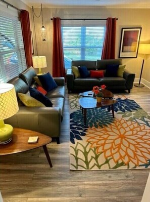 TV connectée, lecteur de DVD, chaîne hi-fi, espaces bureaux