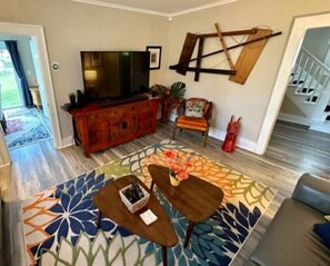 Smart-TV, DVD-Player, Stereoanlage, Arbeitsbereiche