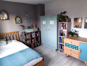 4 Schlafzimmer, Schreibtisch, Bügeleisen/Bügelbrett, kostenloses WLAN