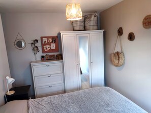 4 chambres, bureau, fer et planche à repasser, Wi-Fi gratuit