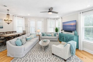 Smart TV, fireplace, table football, ping pong - 🌅 Lakefront View | Pool | 6 Seater-Golf Cart | Bikes | Gated Community 🏝️ (Santa Rosa Beach)