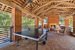 Terrace/patio - 🌅 Lakefront View | Pool | 6 Seater-Golf Cart | Bikes | Gated Community 🏝️ (Santa Rosa Beach)