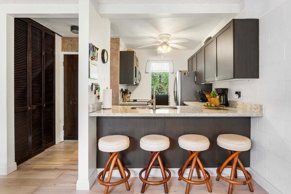 Condo, 1 King Bed with Sofa bed (Malia Kai#5) | Private kitchen | Paper towels - Malia Kai#5 (Kailua-Kona)