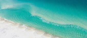 Beach cottage w/private pool & hot tub