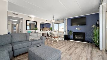 Smart TV, fireplace