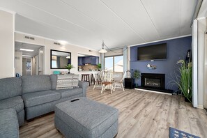 Smart TV, fireplace