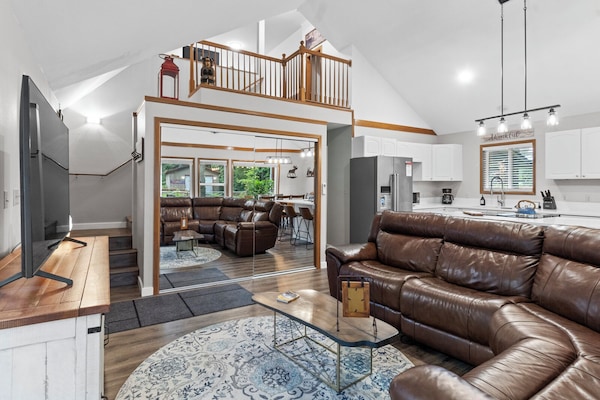 Téléviseur connecté, foyer, lecteur de DVD, livres