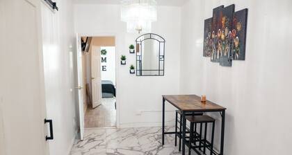 Tranquil Getaway in Queens ~ Fully Equipped Unit