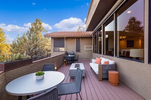 Outdoor dining - Mammoth Rock Lodge-New Family Home REMODELED, 2 Hot Tubs & Game Room (Sedona)