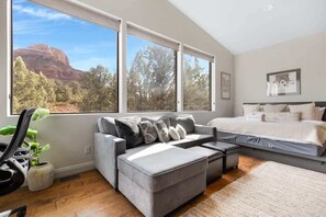5 bedrooms, desk, iron/ironing board, WiFi - Mammoth Rock Lodge-New Family Home REMODELED, 2 Hot Tubs & Game Room (Sedona)