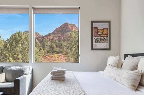 5 bedrooms, desk, iron/ironing board, travel cot - Mammoth Rock Lodge-New Family Home REMODELED, 2 Hot Tubs & Game Room (Sedona)