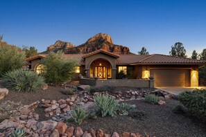 Exterior - Mammoth Rock Lodge-New Family Home REMODELED, 2 Hot Tubs & Game Room (Sedona)